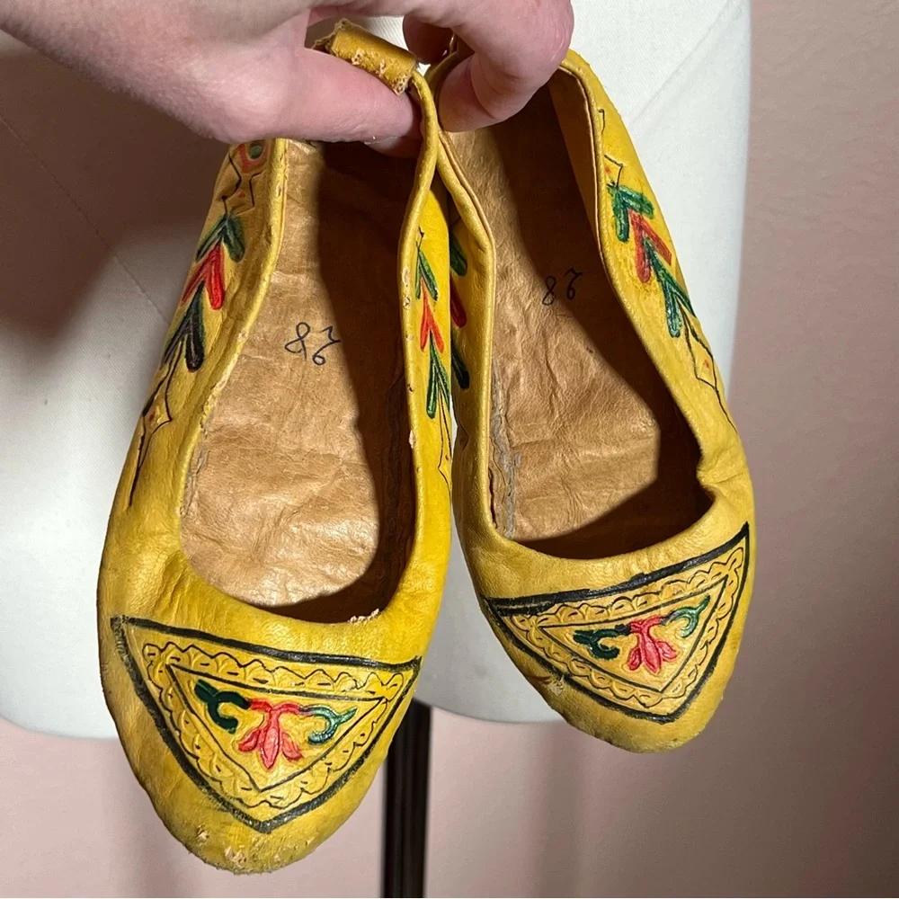 Vintage antique Tooled Leather South Western Bohemian Childs Moccasins Shoes